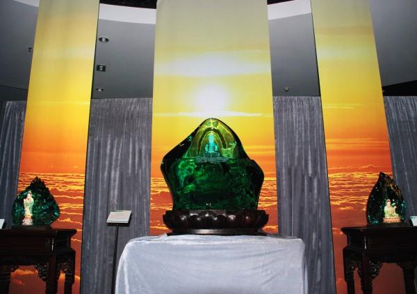 愛濤文化舉辦琉晶、金絲楠木藝術(shù)精品展