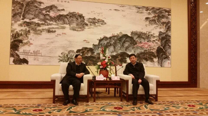 集團(tuán)董事長王正喜與無錫市長汪泉開展會談