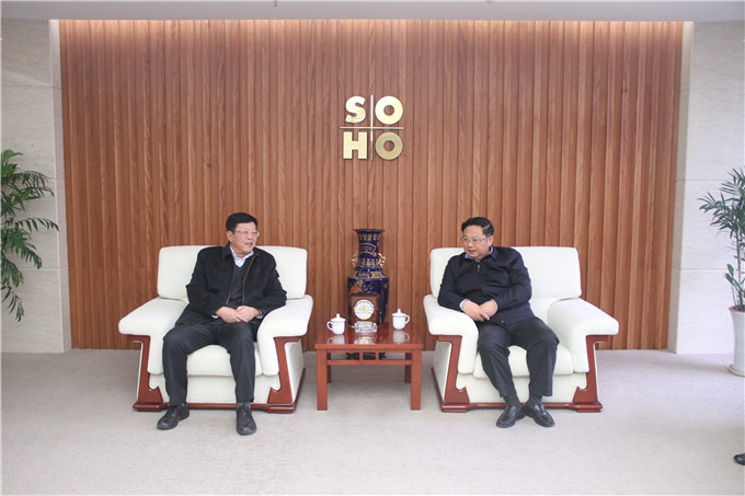集團(tuán)董事長(zhǎng)王正喜會(huì)見(jiàn)中國(guó)絲綢協(xié)會(huì)會(huì)長(zhǎng)楊永元