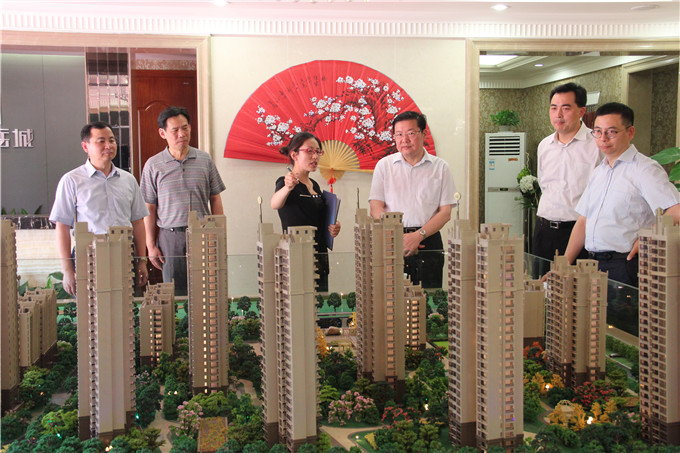 周謙、余亦民赴建設(shè)集團(tuán)溧水項(xiàng)目送清涼開展“三嚴(yán)三實(shí)”專題調(diào)研