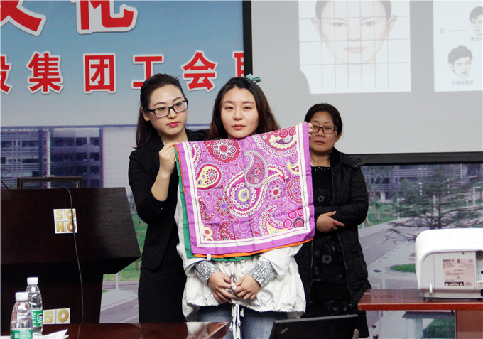 控股集團工會、蘇豪傳媒聯(lián)合舉辦“衣品文化——個人形象管理講座”