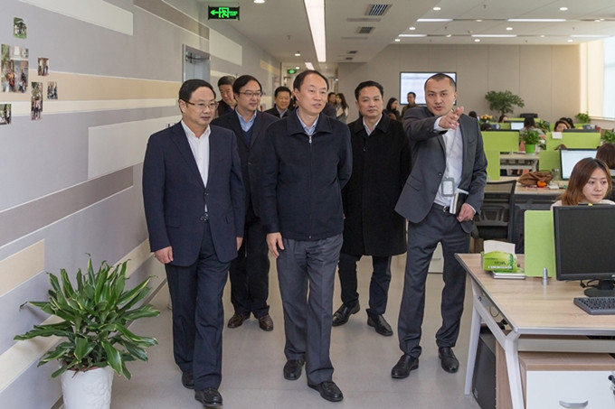 馬秋林副省長到蘇豪控股集團調(diào)研